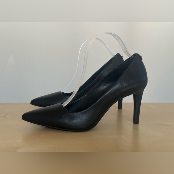 MICHAEL MICHAEL KORS Alina Black Leather Flex Pointed-Toe Pumps Women's Size 9 M - Picture 2 of 11